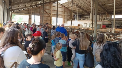 Bauernhofbesichtigung der Siedlergemeinschaft Vohenstrauß in Obertresenfeld. (Bild: Martin Licha )