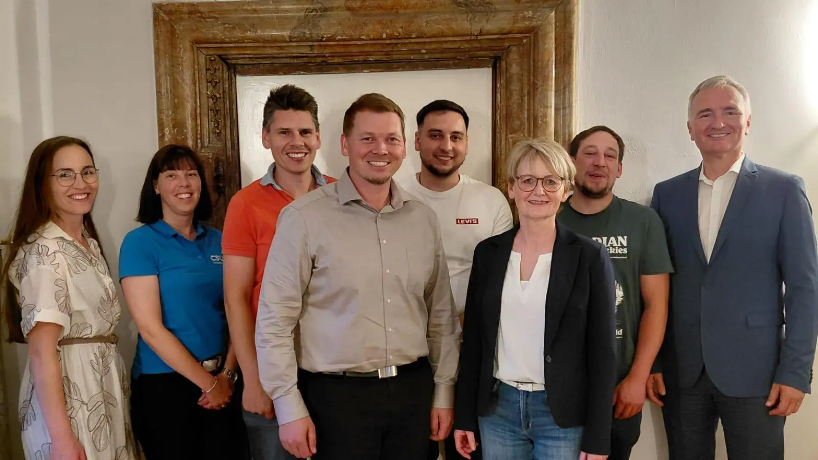 Auf dem Foto von links nach rechts: Daniela Bösl, Nina Friedrich, Dominik Ernst, Johannes Bösl, Jonas Graf, Sabine Müller, Tobias Graml, Dr. Harald Schwartz. (Bild: Oliver Oursin)