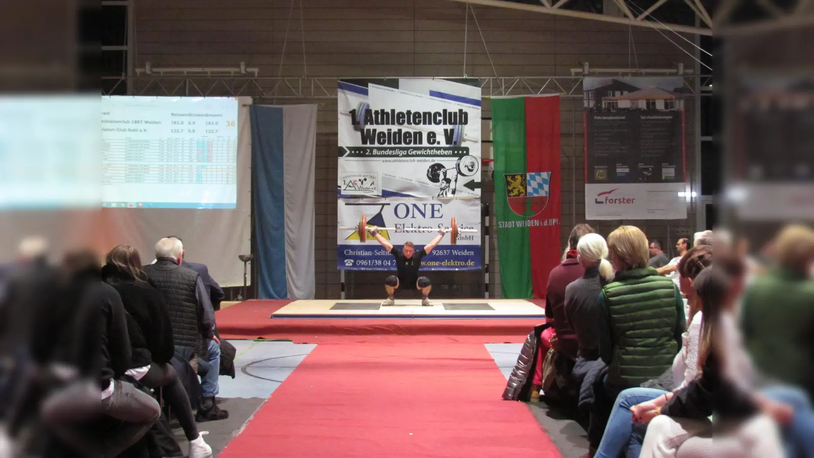 Eine spannende Atmosphäre ist bei den Heimkämpfen des 1. AC Weiden garantiert (Bild: Siegfried Schemmel)