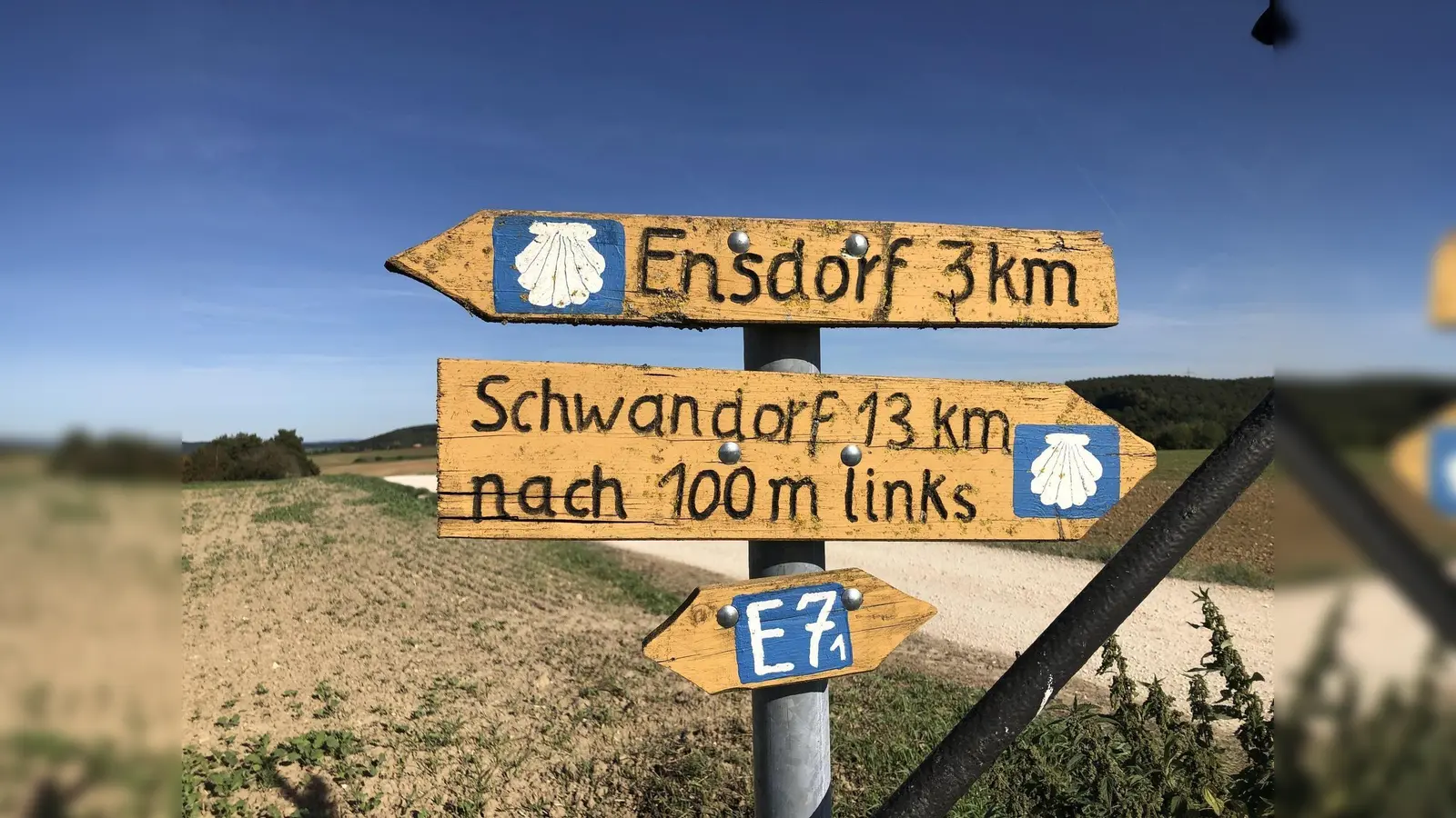 Die Tagesetappen werden von Pilgerführern begleitet. (Bild: Evi Wagner)