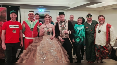 Faschingsordern verteilte das Prinzenpaar beim Sportverein. (Bild: Felix Freudenberg)