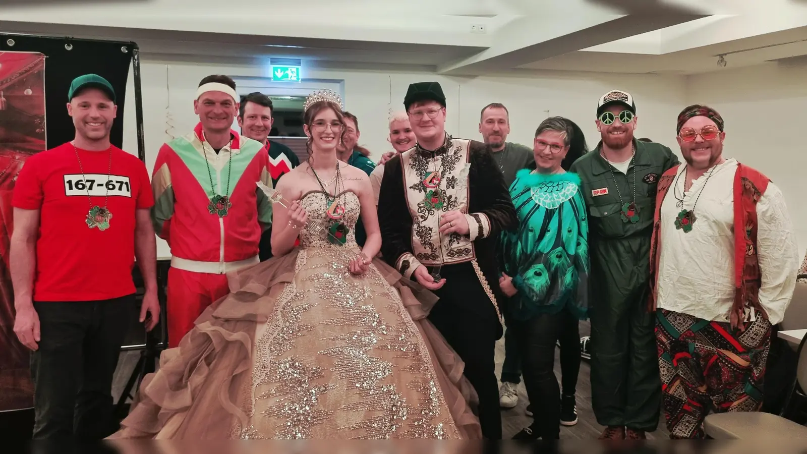 Faschingsordern verteilte das Prinzenpaar beim Sportverein. (Bild: Felix Freudenberg)