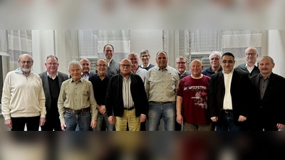 von links: Ludwig Wendl, Pfarrer Michael Birner, Willi Müllhofer, Georg Götz, Bernhard Ehbauer, Ulrich Stiegler, Hans Wiesnet, Hans Rumpler, Klemens Bauer, Anton Kohl, Klaus Donhauser, Markus Ibler, Franz Weiß, Christian Fink, Bernhard Lindner, Karl Herrmann (Bild: Katja Stiegler)