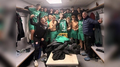 Die A-Jugend-Meistertruppe des 1.FC Rieden (Bild: Peter Gattaut)