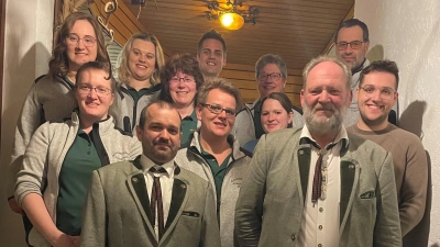 Die neu gewählte Vorstandschaft bei den Almrausch-Schützen.  (Bild: Michael Schaller)