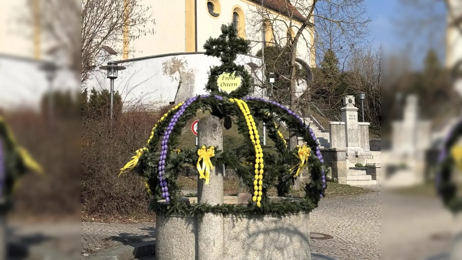 Osterbrunnen vor St. Emmeram in Oberköblitz. (Bild: Maria Schlögl)