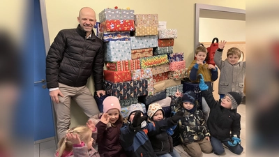 Die Kinder freuten sich eine große Menge Pakete übergeben zu können. (Bild: Manuela Hinkel)