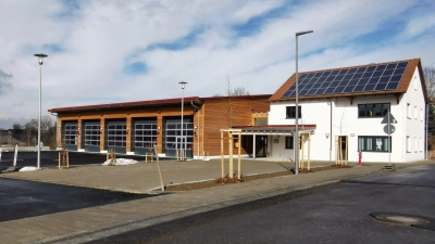 Bis auf die Außenanlagen und kleineren Maßnahmen konnte das Feuerwehrhaus fertig gestellt werden und die Aktiven einziehen. (Bild: Karl Ziegler)