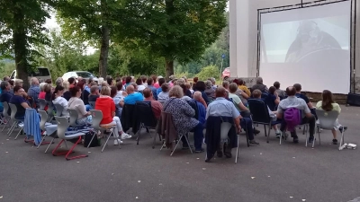 Viele Besucher bei Kirche und Kino in St. Georg Hausen. (Bild: Monika Lautenschlager)