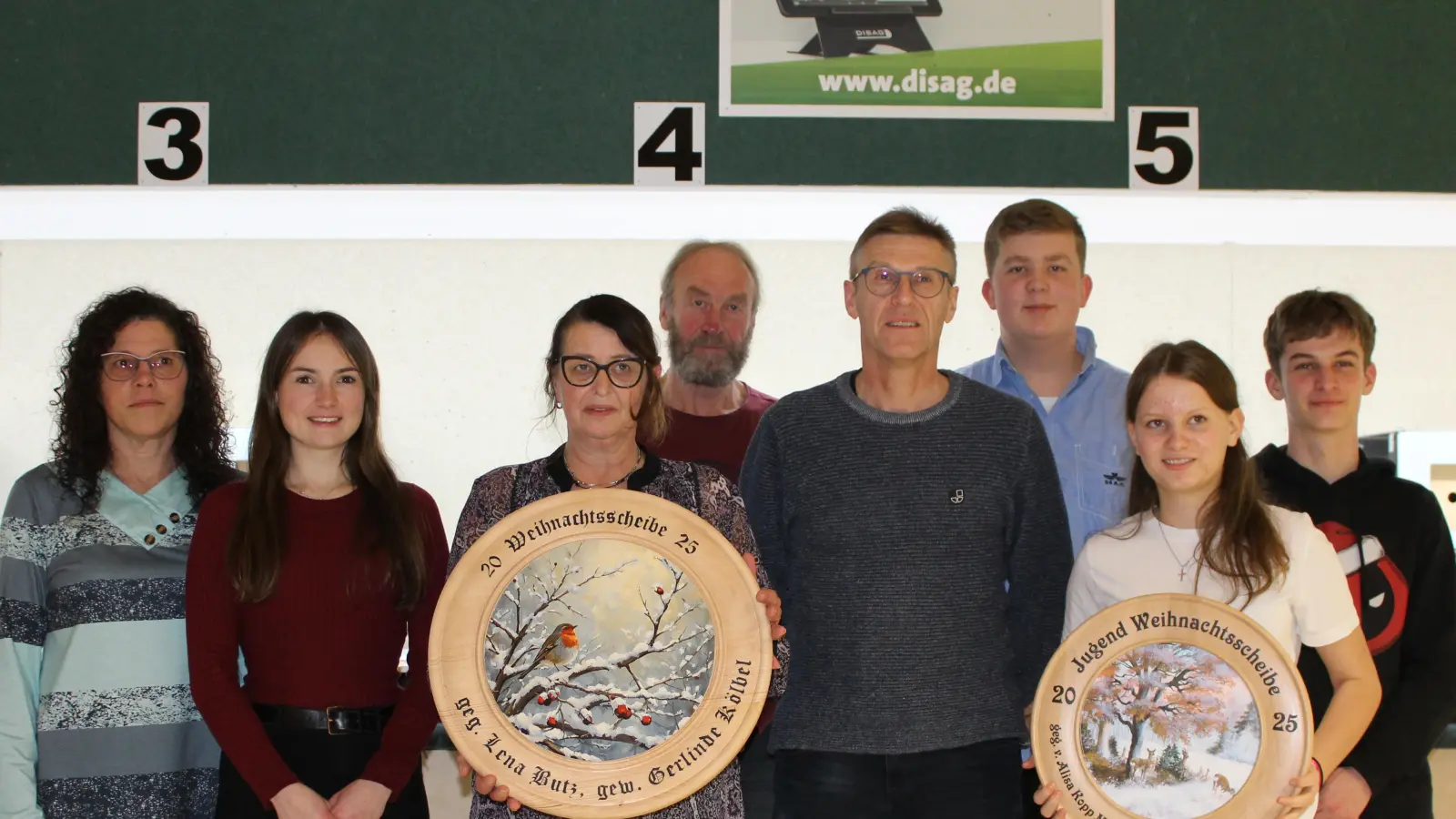 von links: 1. SM:Tanja Hüttner, Scheibenspenderin: Lena Butz, Gewinnerin: Gerlinde Kölbel, 2.Platz: Ernst Kölbel, 3. Platz: Gerd Kölbel,<br> 2Platz Jugend: Josias Greck. Jugendweihnachtsscheibe: Alisa Kopp, 3.Platz: Nicolas Laurer (Bild: Hans Siess)
