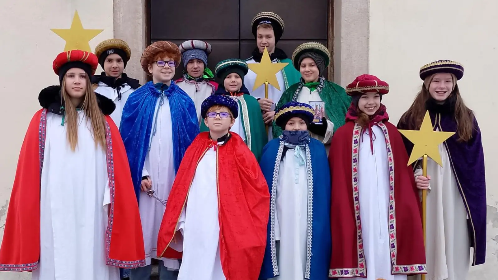 Die Wolfsbacher Sternsinger 2026 waren am 5. Januar unterwegs. (Bild: Renate Marschall)