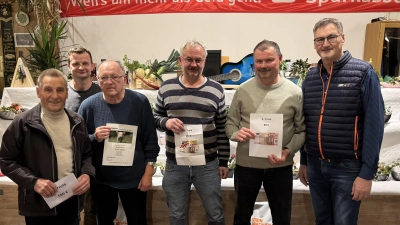 Die Gewinner des Preisschafkopfes der CSU Stulln (von links) Ludwig Babl, Reinhard Schönberger, Manfred Kunz, Siegried Dobler und Franz Prechtl mit Ortsvorsitzendem und erstem Bürgermeister Hans Prechtl (rechts). (Bild: Stefan Wittmann)
