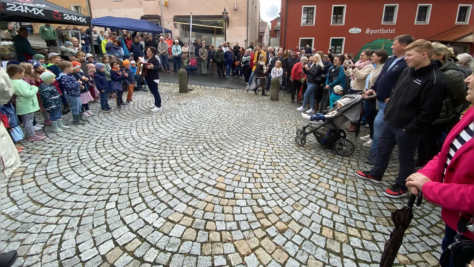 Eröffnung des Regionalmarktes (Bild: Josef Glas)