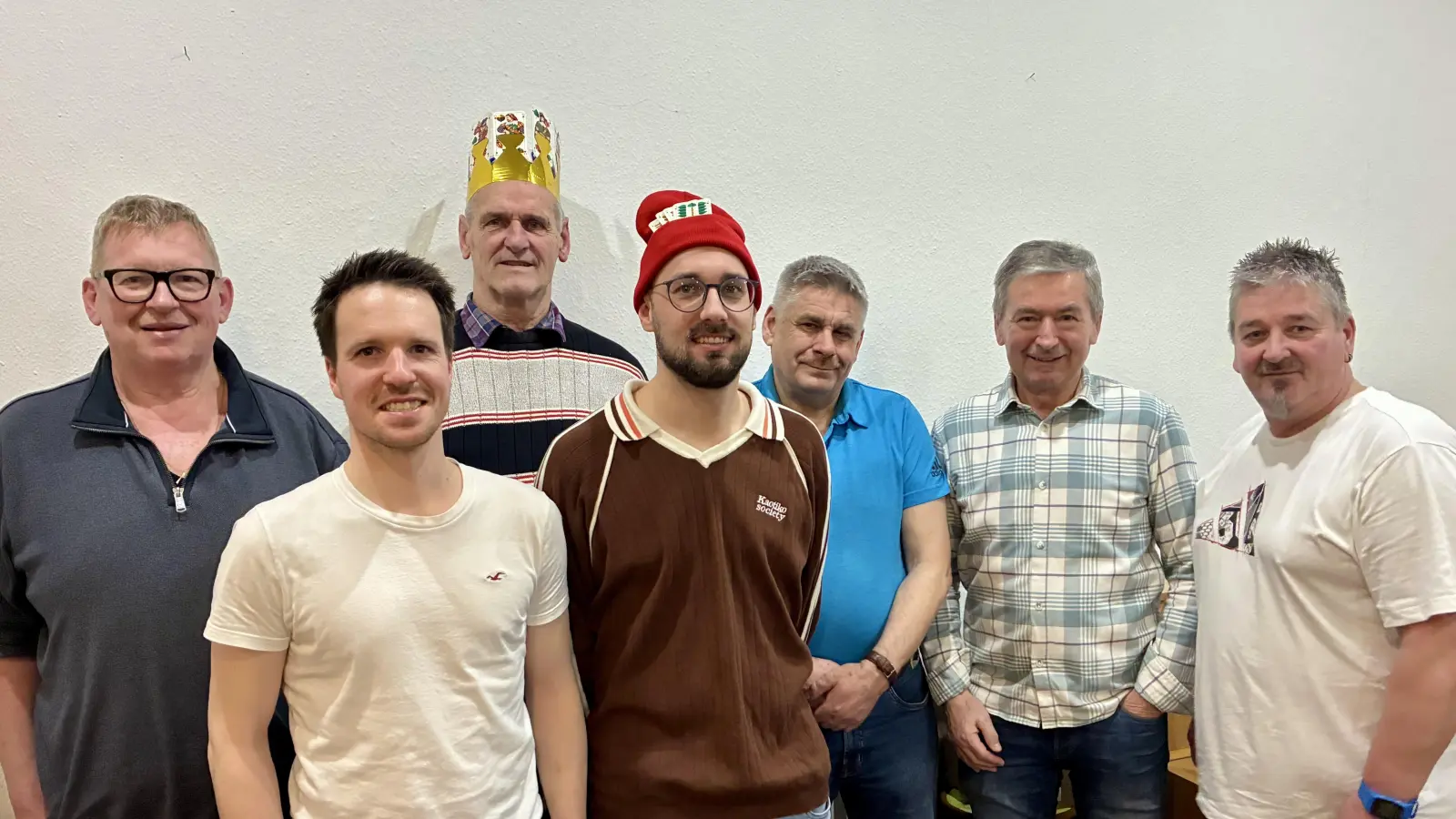 Die Protagonisten des DJK-Preisschafkopfes von links: Richard Weigl, Fabian Westiner, Peter Kammerl, Daniel Schmidt, Richard Staufer, Lothar Trager und Markus Schwendner. (Bild: Lothar Trager)