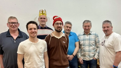 Die Protagonisten des DJK-Preisschafkopfes von links: Richard Weigl, Fabian Westiner, Peter Kammerl, Daniel Schmidt, Richard Staufer, Lothar Trager und Markus Schwendner. (Bild: Lothar Trager)