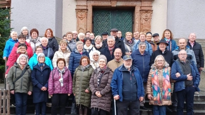 Die Reisegruppe der CSU Senioren-Union vor der Sankt Anna-Basilika Altötting. (Bild: Siegfried Bock)