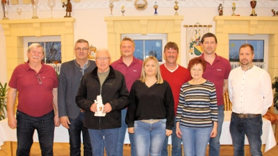 v.l.n.r. Ludwig Spies, Bürgermeister Peter Braun, Georg Koller, Tobias Respondek, Sabrina Fritz, Bernhard Graf, Rosi Koller, Vorsitzender Michael Spies, Benjamin Fritz. (Bild: Johann Bauer)