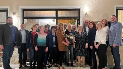 Neue Vorstandschaft mit Ehrengästen. (Bild: Antonia Herbst)