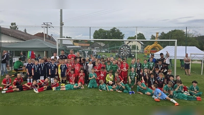 Siegerehrung der F-Jugend beim Kohlberger Kirwa-Cup. (Bild: Herbert Riedel)