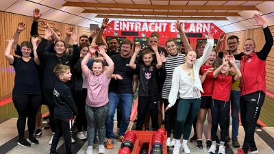Beim Kegelabend der FFW stand neben sportlicher Betätigung vor allem der Humor im Vordergrund. (Bild: Karl Ziegler)