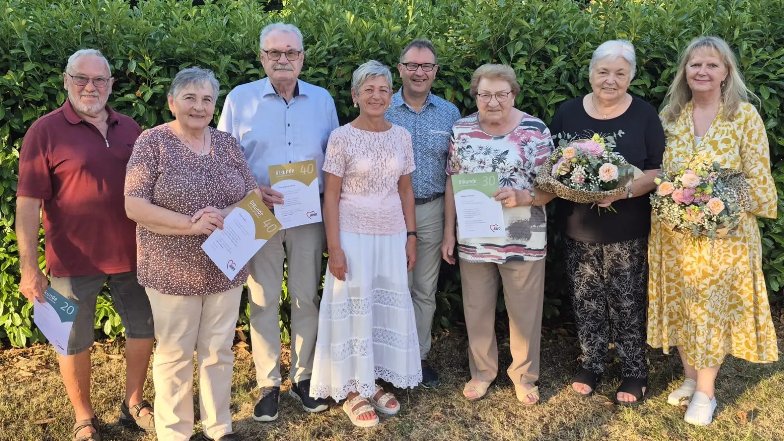 Ehrungen und Verabschiedungen beim AWO-Ortsverein Pfreimd. Von links Karl Mayer, Cäcilia Butz, Georg Pfannenstein, Kreisvorsitzende Ulrike Roidl, Vorsitzender Norbert Auer, Rese Wagner und die verabschiedeten Vorstandsmitglieder Marianne Baumgärnter und Schriftführerin Maria Ostler-Scharl. (Bild: Maria Ostler-Scharl)