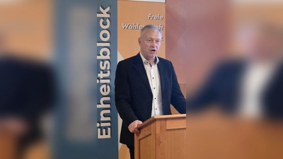 Bürgermeisterkandidat Thorsten Grädler stellt sich und sein Wahlprogramm bei insgesamt acht Wahlinfoabenden vor.  (Bild: Wilhelm Ertl)