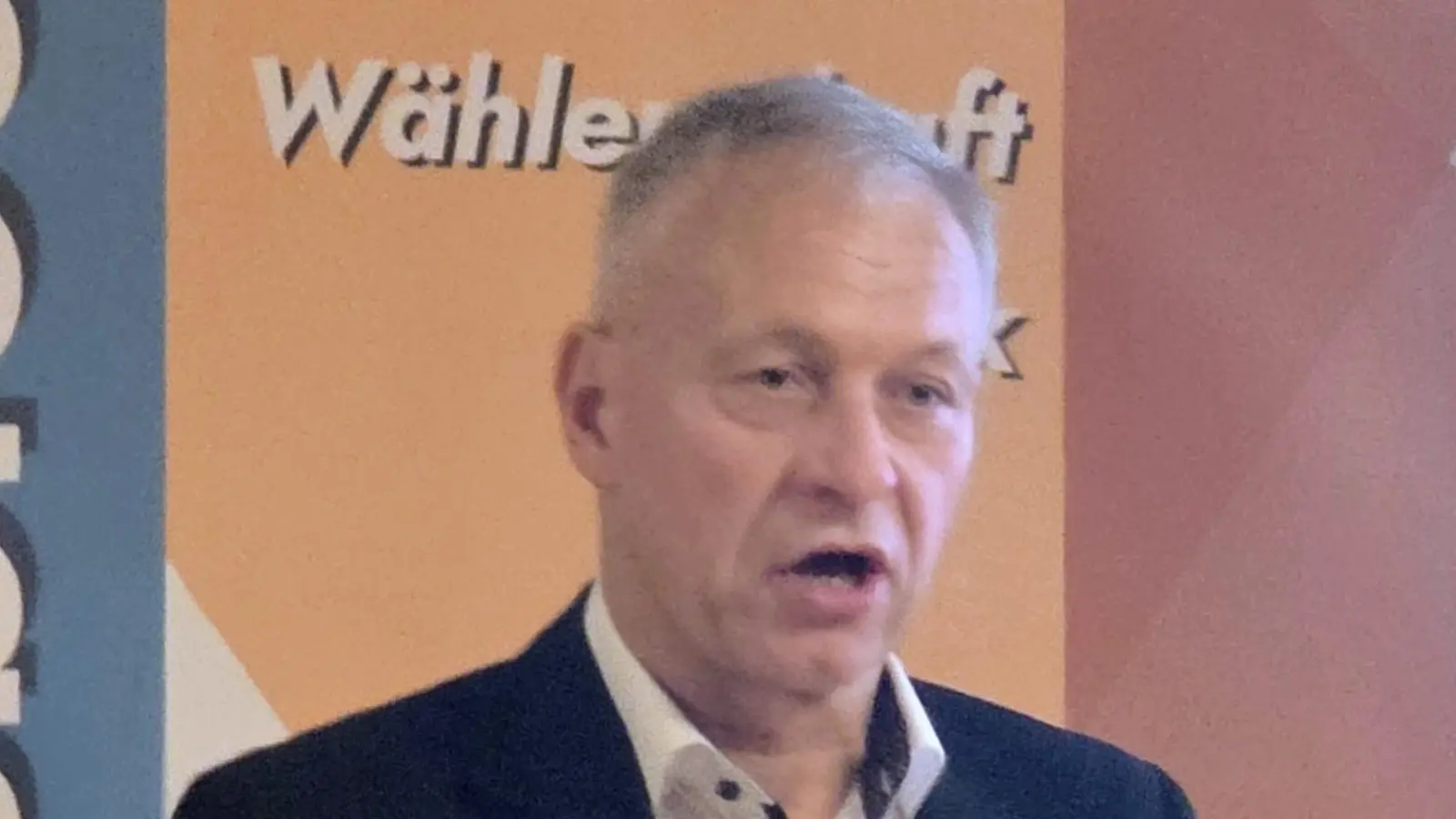 Bürgermeisterkandidat Thorsten Grädler stellt sich und sein Wahlprogramm bei insgesamt acht Wahlinfoabenden vor.  (Bild: Wilhelm Ertl)