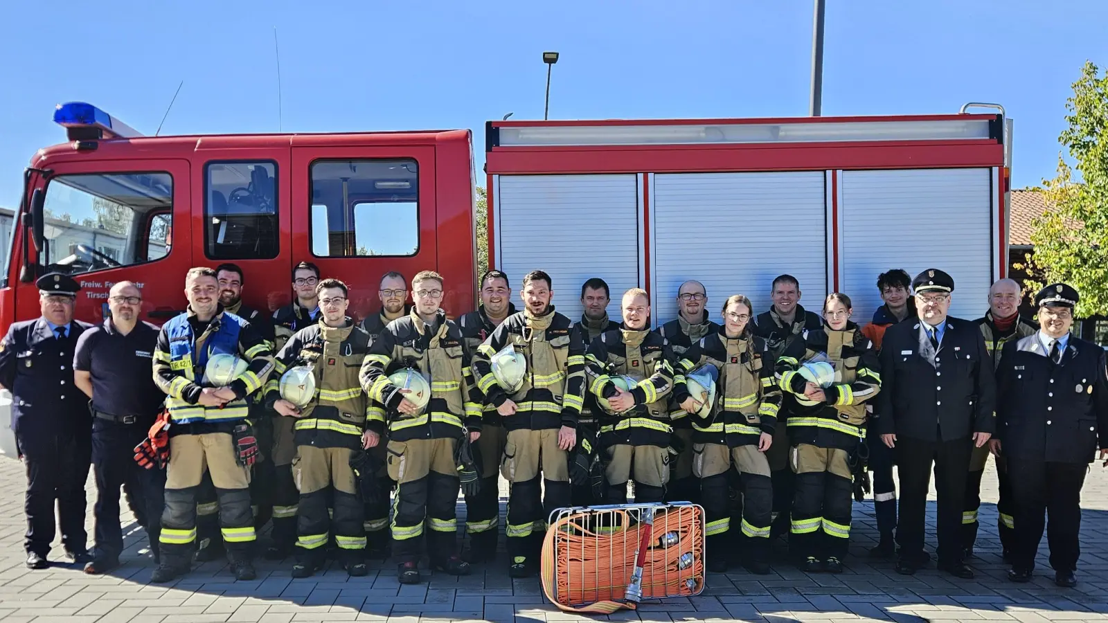 Gruppenbild nach erfolgreich absolvierter Leistungsprüfung (Bild: Lukas Fenzl)