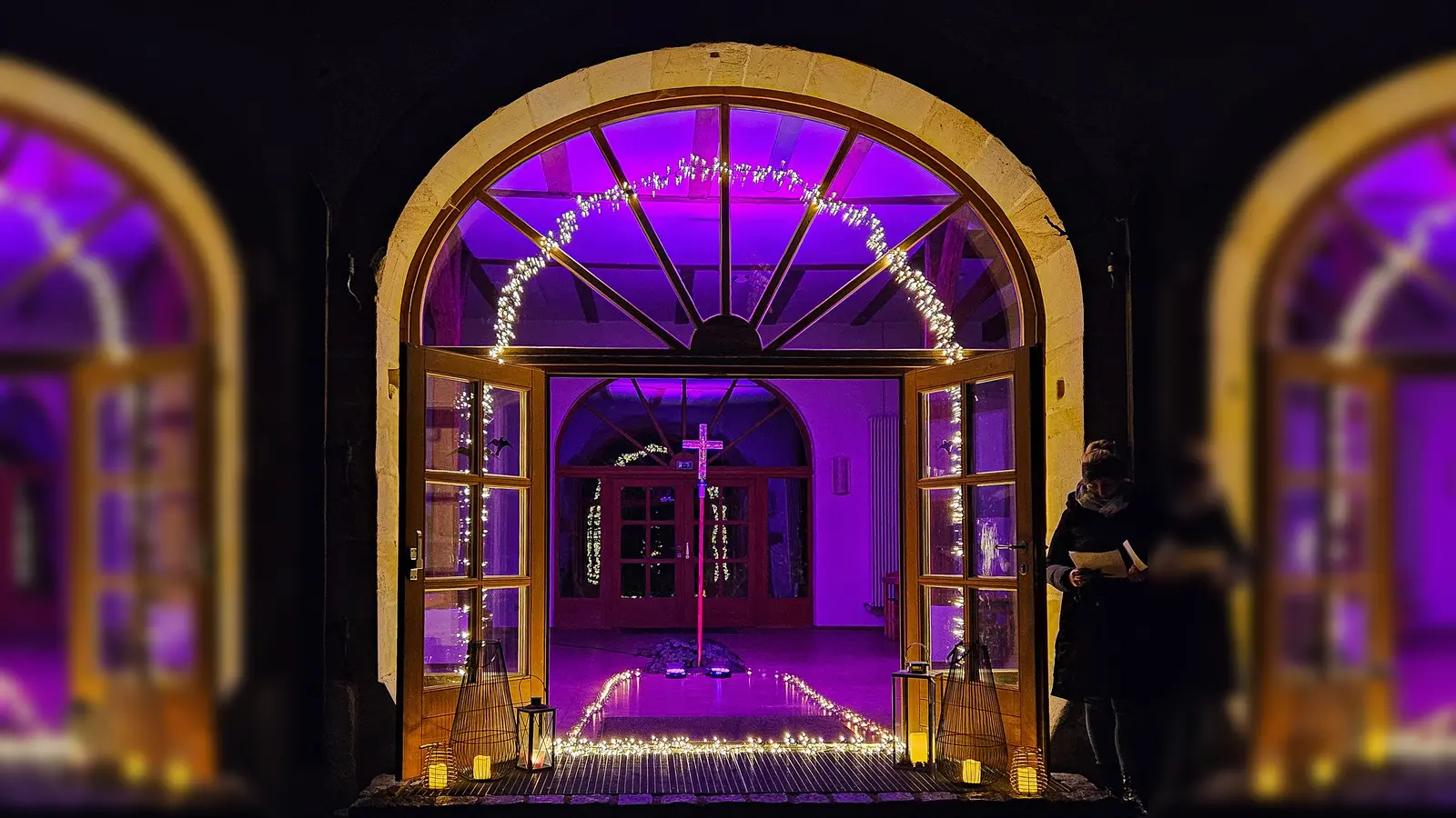 Das Adventsfenster am Martinssaal. (Bild: Markus König)