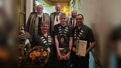 Lisl, König und Jugendkönig 2026 (v.l.). (Bild: Michael Schaller)