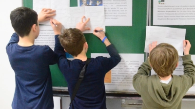 Sehr beliebt bei den Kindern war die Schulhaus-Rallye.  (Bild: Helmut Kunz)