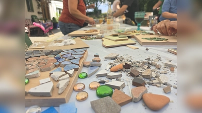 Mosaikworkshop, Upcycling von alten Fliesen (Bild: Lauretta Hildegard)