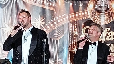 Benjamin Grund (links) und Thomas A. Gruber brachten ihr erstes Duoprogramm”Einfall für zwei” auf die Bühne im Wulfensaal.  (Bild: Kerstin König)