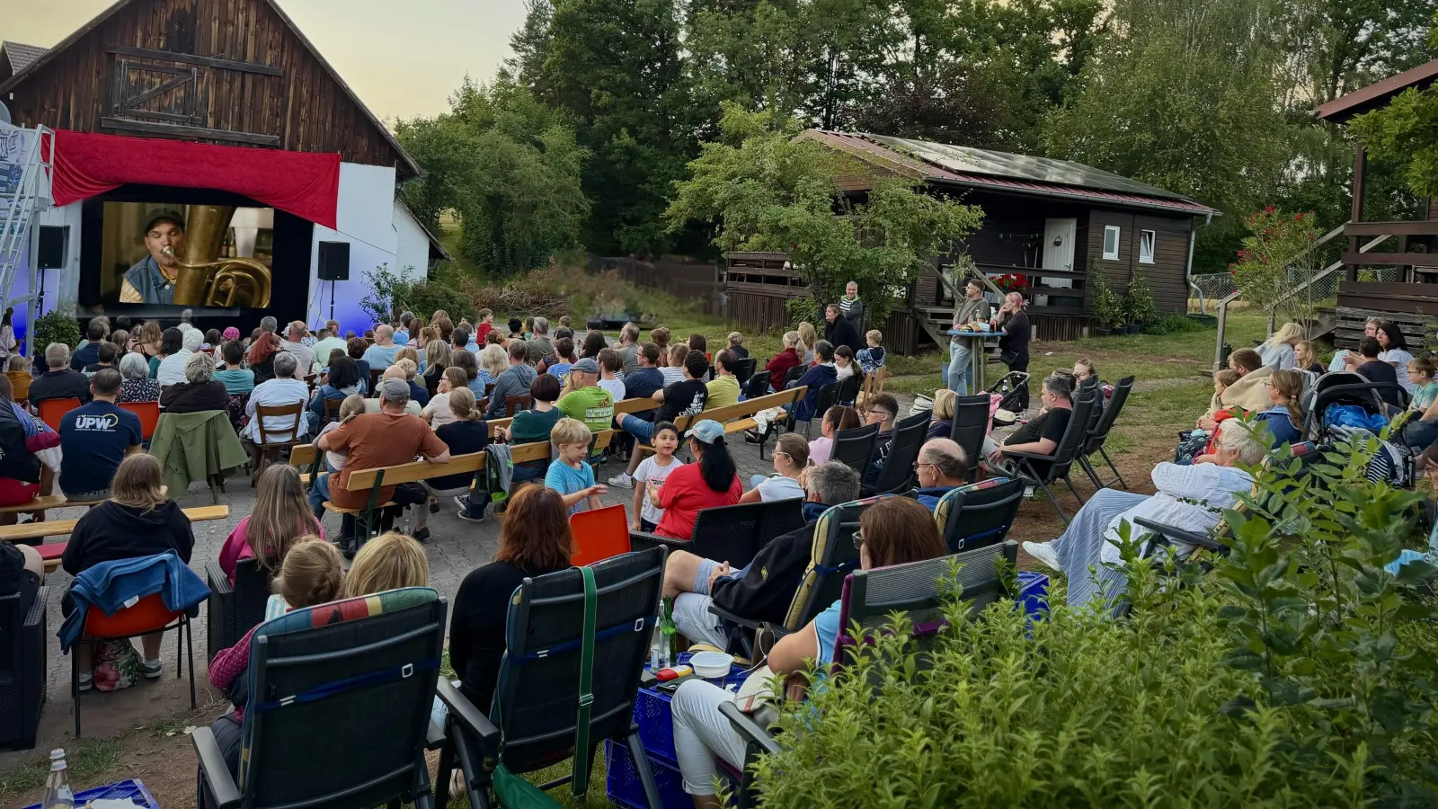 Rundum gelungenes Ambiente am Beutnerhof beim Kinoabend der Upw Etzenricht.  (Bild: Sandro Augustin )