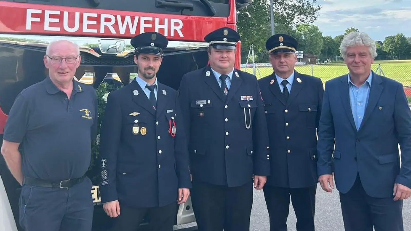 Am Floriansfest der Freiwilligen Feuerwehr Floß wurde das neue Wechselladerfahrzeug gesegnet und feierlich in Dienst gestellt. (Bild: Marcus Ettl)