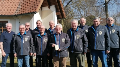 Die Aktiven des AK Historisches Handwerk mit Herbert Konrad an der Spitze (links) stehen für die kommenden Aufgaben bereit.  (Bild: Herbert Konrad )