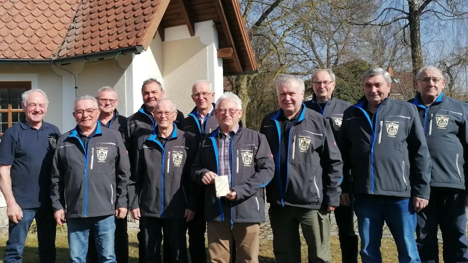 Die Aktiven des AK Historisches Handwerk mit Herbert Konrad an der Spitze (links) stehen für die kommenden Aufgaben bereit.  (Bild: Herbert Konrad )