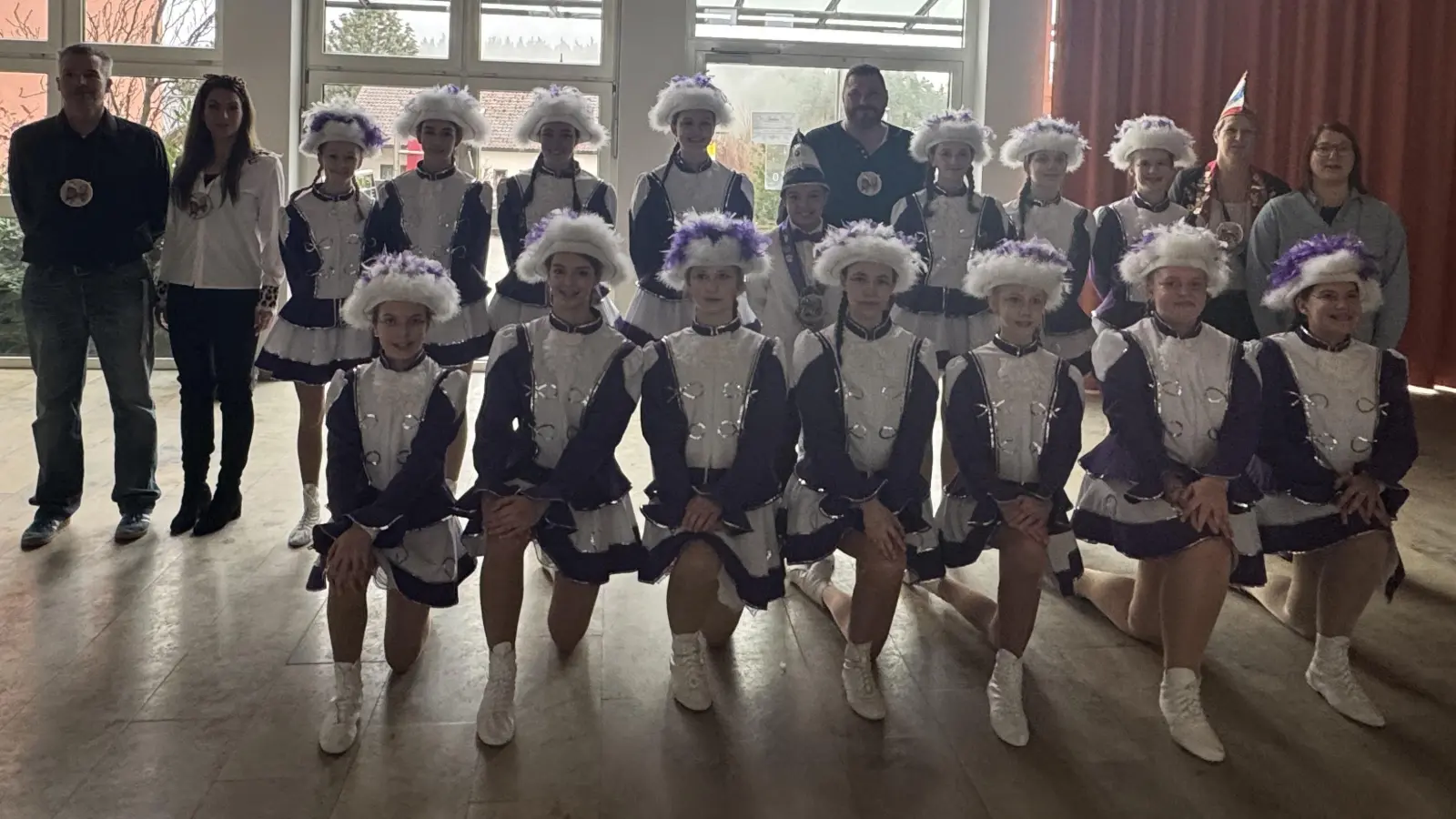 Die Jugendgarde Eschenbach begeisterte die gesamte Schulgemeinschaft mit einer schwungvollen Tanzeinlage in der Aula. (Bild: Franziska Adam)