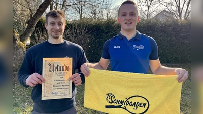 Jubilar Alexander Spindler mit dem Vorsitzenden und Jugendwart Martin Bauer. (Bild: Anna Bauer)