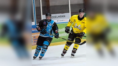 Geburtstagskind Marcus Koller und Spielerin Blume (Bild: Ernst Hofmann)