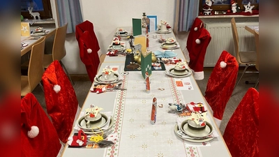 Weihnachtliche Tischdekoration (Bild: CVJM Amberg )