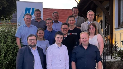 Neugewählte Vorstandschaft der Jungen Union Teunz und Ehrengäste (Bild: Elias Schütz)