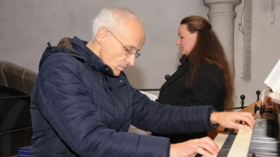 Mit einem ausgezeichneten Konzert an der Rieger-Orgel stellte sich der neue Regionalkantor Rudolf Fischer in St. Marien vor. Kathrin Farnbauer (Sopran) begleitete ihn. (Bild: Joachim Gebhardt)