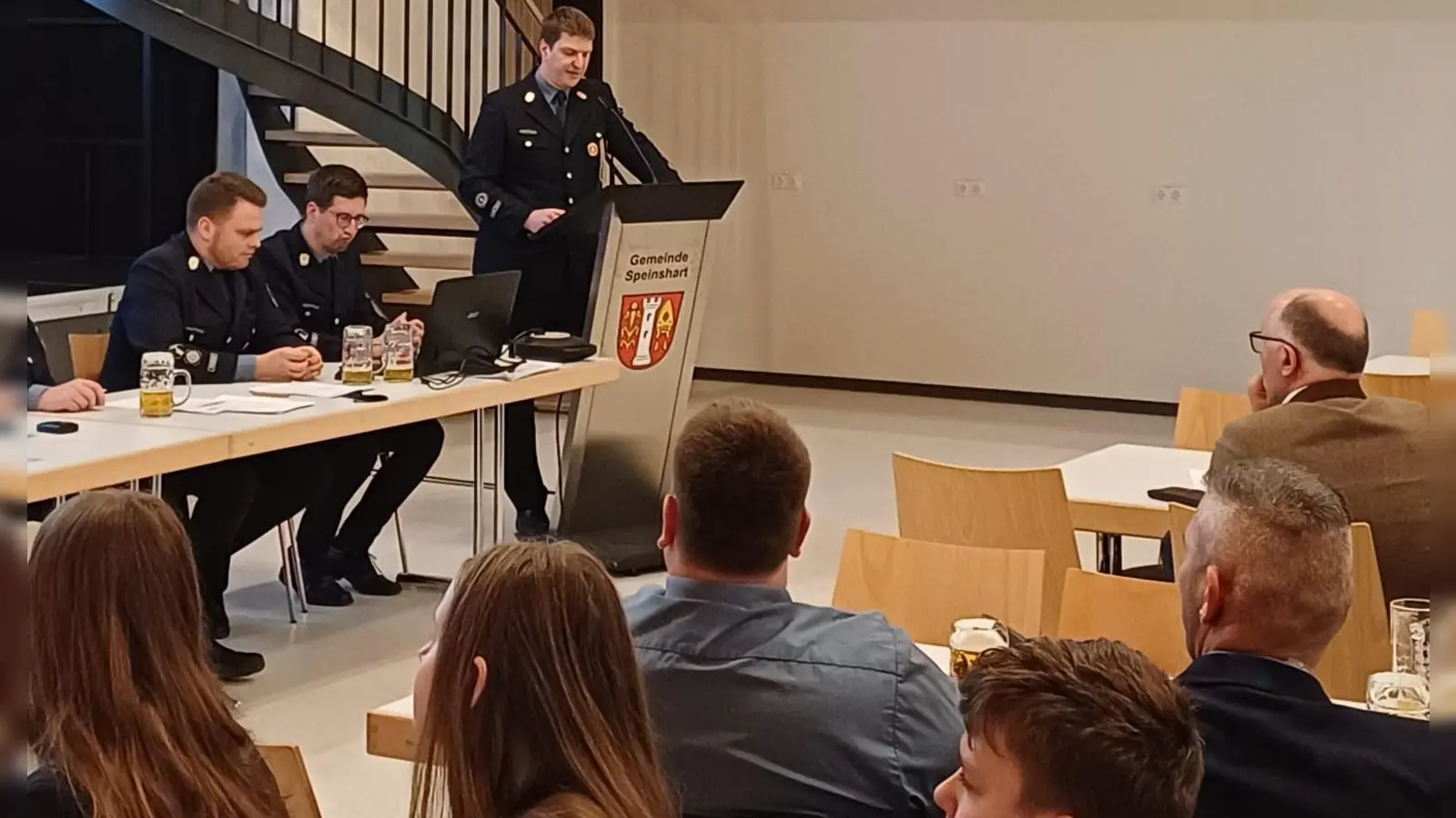 Fast 100 aktive und passive Mitglieder der Speinsharter Wehr interessierten sich in der Generalversammlung für die Tätigkeitsberichte der Vorstandschaft und des Kommandanten.  (Bild: Robert Dotzauer)