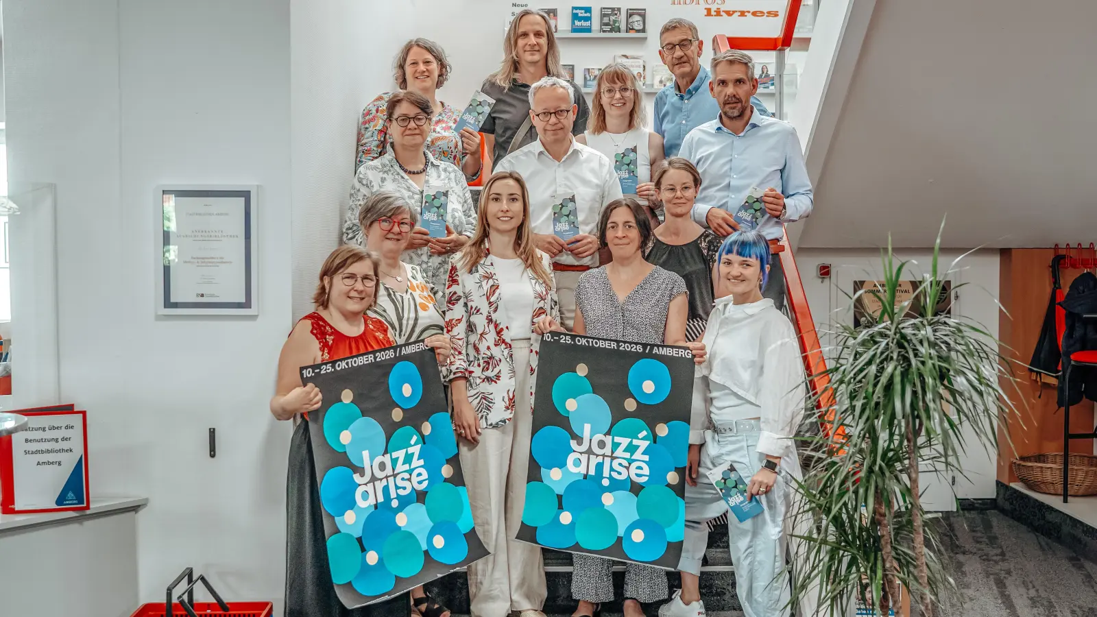 Vertreter des Bayerischen Musikrats und der Stadt Amberg stellten das Jazzfestival Jazzarise in der Stadtbibliothek Amberg vor. (Bild: Michael Golinski)