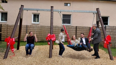 Fürs Schaukeln ist man nie zu alt! (Bild: Melanie Weininger)