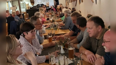 Geselligkeit und gute Stimmung: Die Teilnehmer der Siedlergemeinschaft Rothenstadt-Fichtenbühl e.V. verbrachten einen gemütlichen Abend in der Zoiglgaststätte Zum Rechersimer. (Bild: Gisela Chacon)