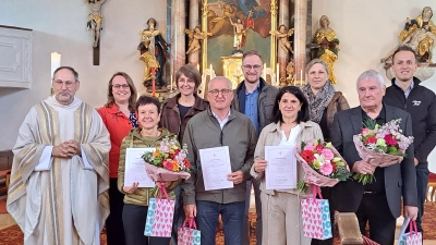 hintere Reihe v.l.n.r.: Anita Ries, Carmen Schimmer, William Funke, Maria Delling, Martin Bauer vordere Reihe v.l.n.r.: Pfarrer Gerhard Wagner, Renate Menzyk, Karl Meier, Karin Hausler, Herbert Schimmer (Bild: Christa Meier)