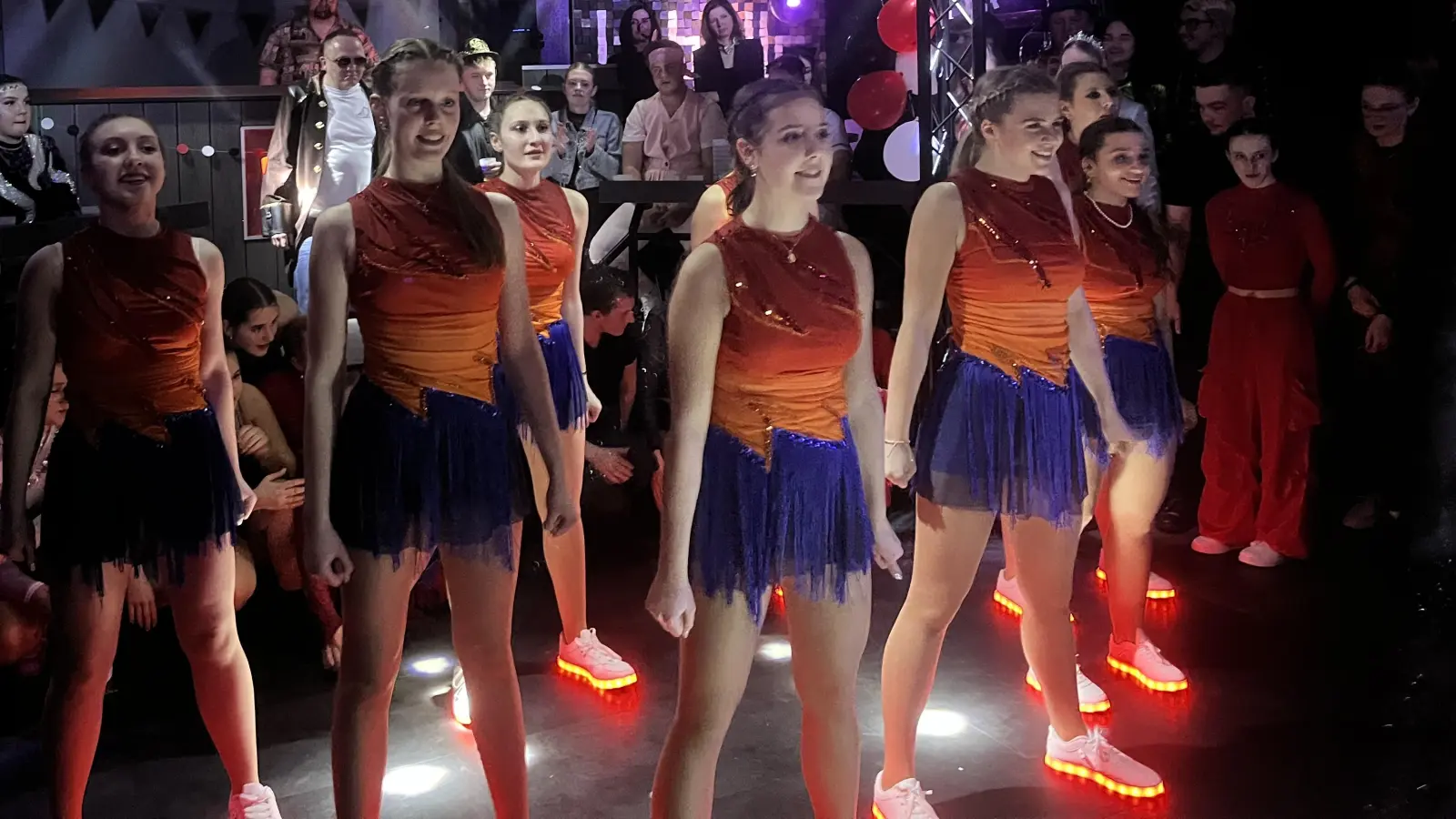 Das Highlight des Abends: die Mitternachtsshow der Prinzengarde Pleystein. (Bild: Felix Uschold)