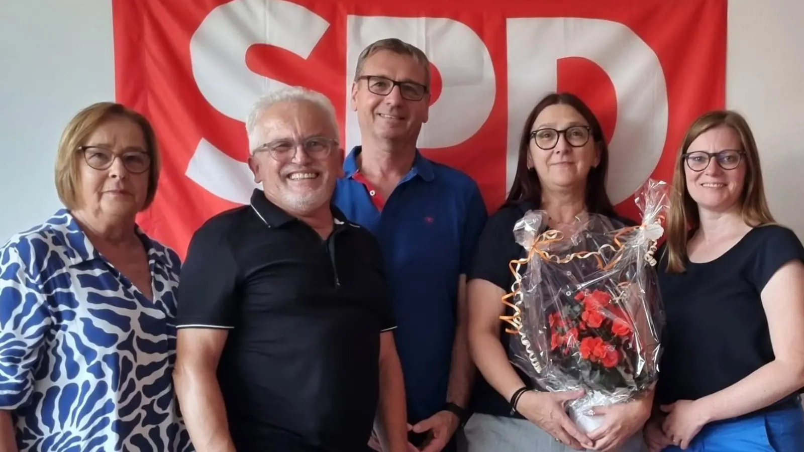 von links: Marianne Göbel (neueSchriftführerin), Alfred Wulfänger (Vorsitzender), Klaus Wirth (2. Vorsitzender, Dagmar Gebhardt (ehemalige Schriftführerin, Nicole Bäumler (MdL) (Bild: Gabriele Pittroff)